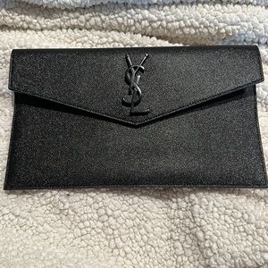🖤Brand new YSL Clutch 🖤